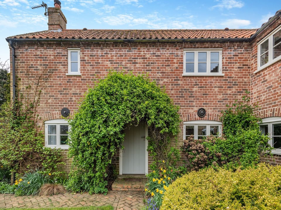 Exterior | Swallow Cottages, No. 2 - Swallow Cottages, Wickmere
