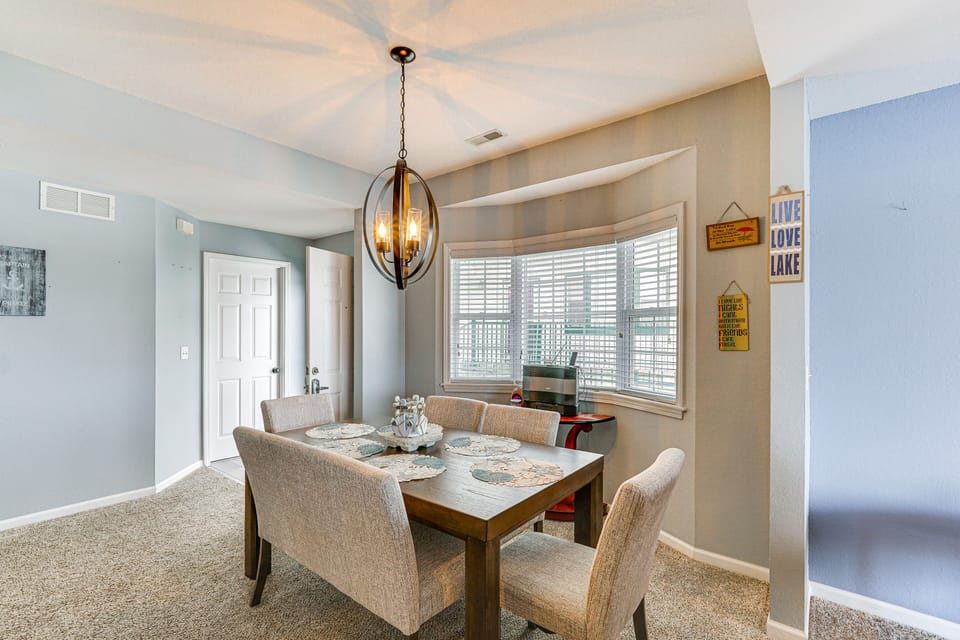 Dining Table | Dishware & Flatware