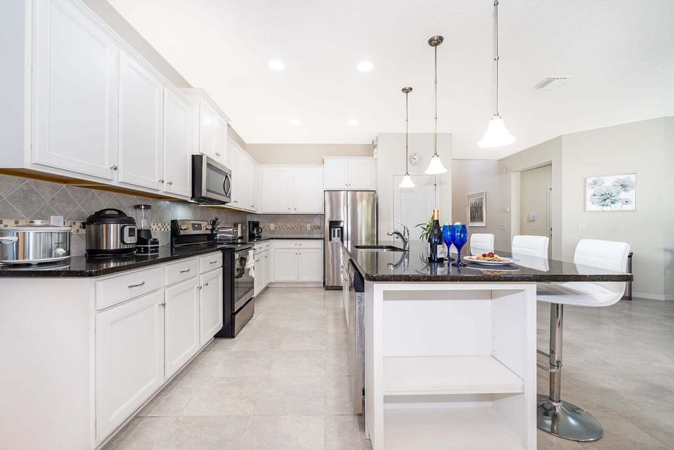 Fully equipped kitchen with all the appliances you need to prepare your meals.