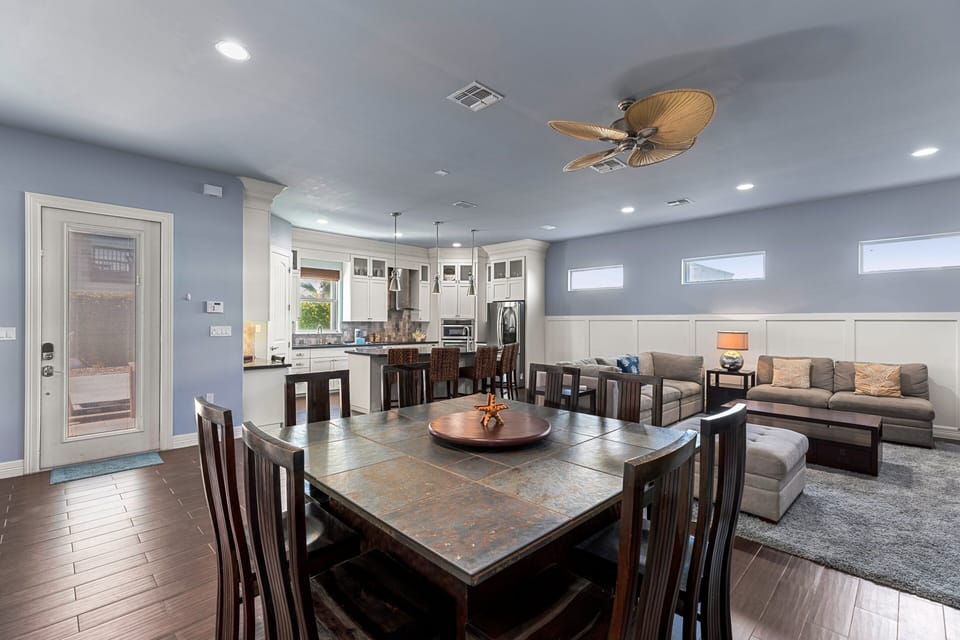 Dining table for up to 8 guests!