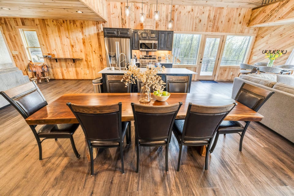 Room for the whole family at Holiday Dinners!