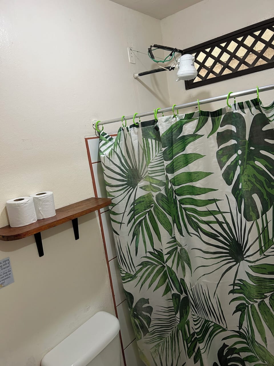 Family Twin Room | Bathroom | Shower, free toiletries