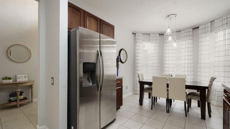 Fully stocked kitchen and breakfast nook