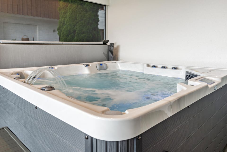 Indoor spa tub