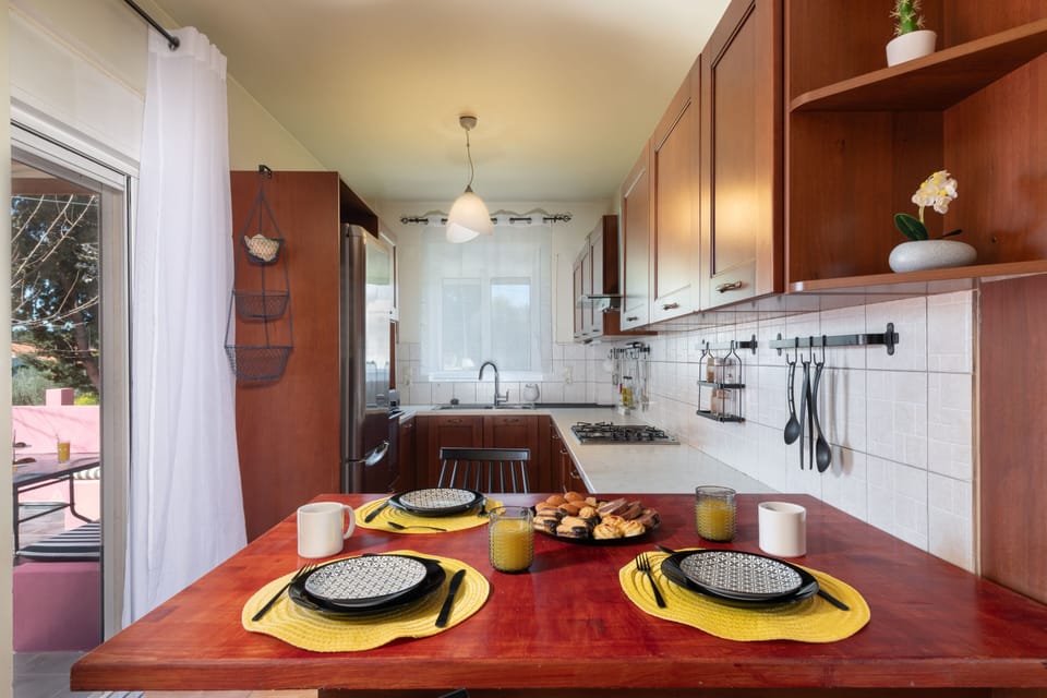 Design Duplex, 3 Bedrooms | Private kitchen | Full-size fridge, microwave, oven, stovetop