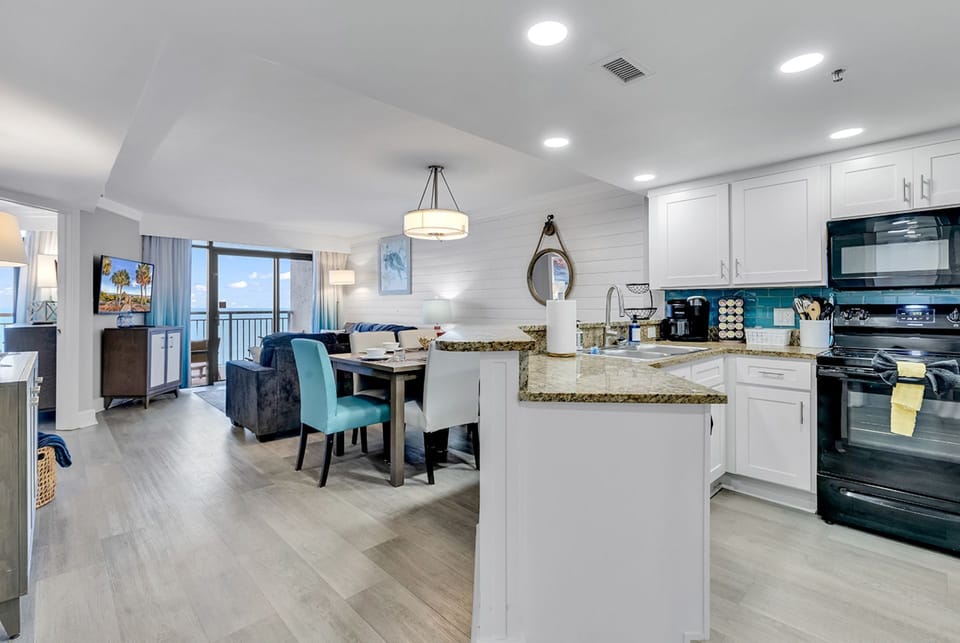 Spacious Oceanfront Condo