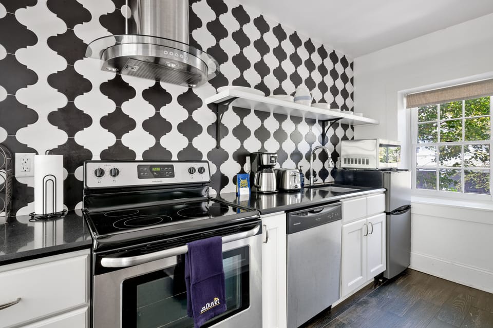 Fully Stocked Kitchen w/ Stainless Steel Appliances