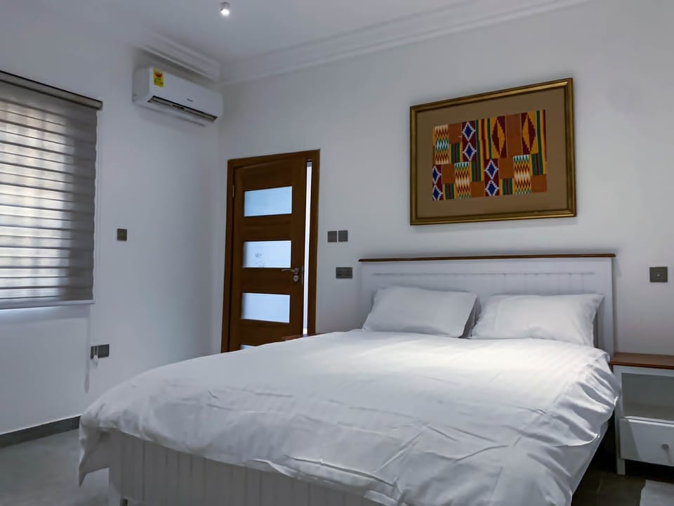 Standard Room | Desk, WiFi (free), bed sheets