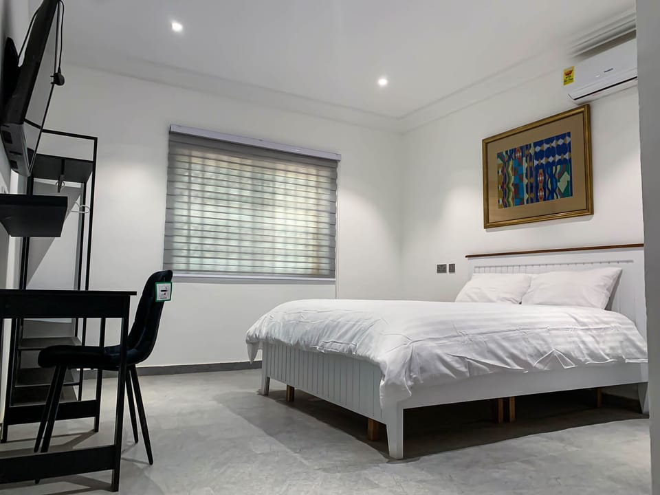 Standard Room | Desk, WiFi (free), bed sheets