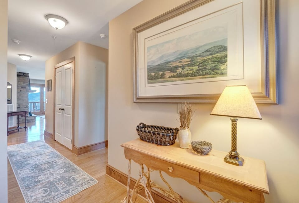 Entry into Condo--- One Level Living, No Stairs