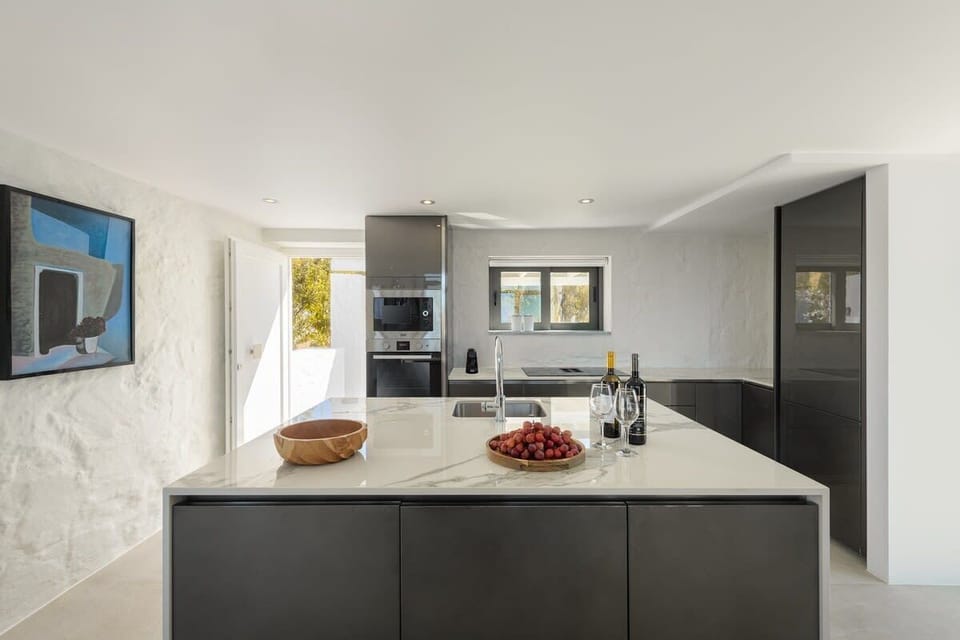 Stylish Fully Equipped Kitchen for Culinary Convenience