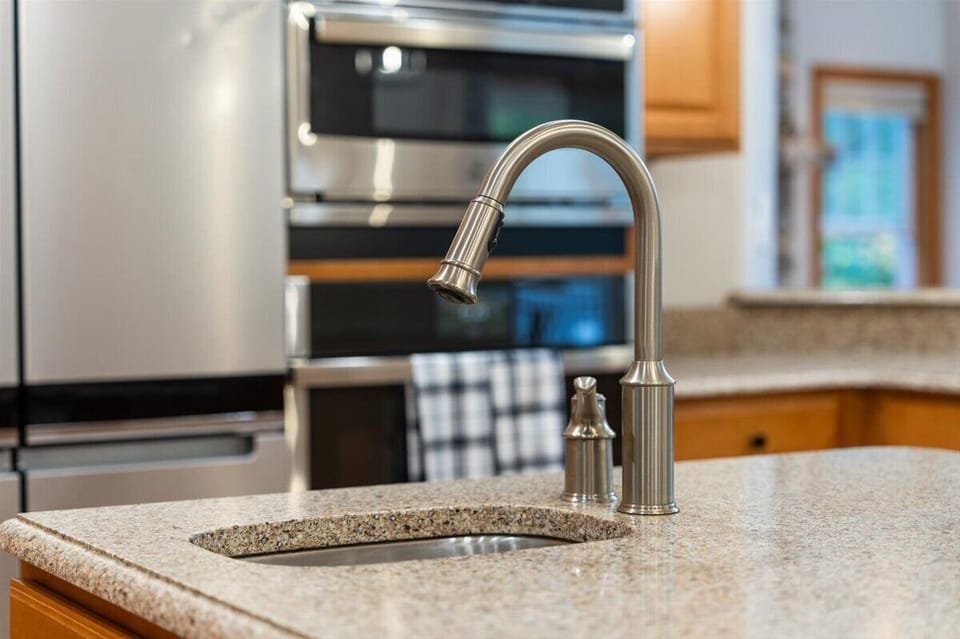 An extra sink at the beverage station