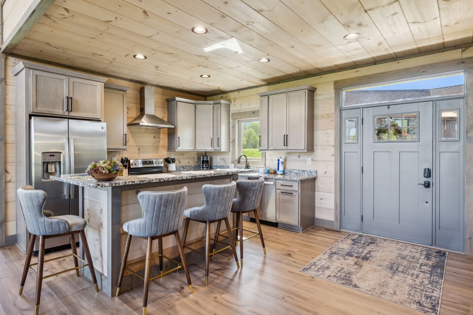 Cabin, 4 Bedrooms | Private kitchen | Fridge, oven, toaster