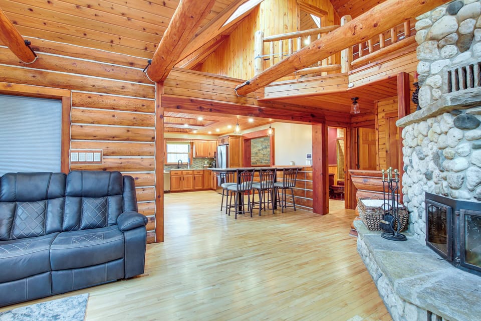 House (5 Bedrooms) | Interior
