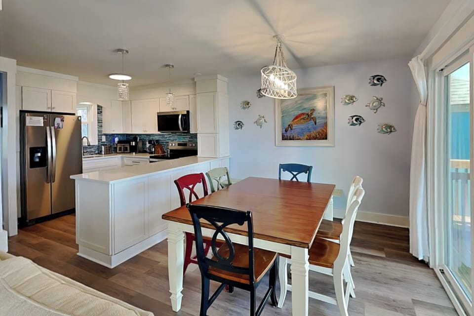 Dining Area - Seating for 6