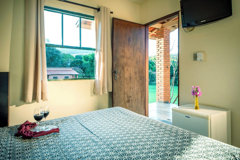 Standard Room | Hypo-allergenic bedding available, desk, WiFi (free), bed sheets