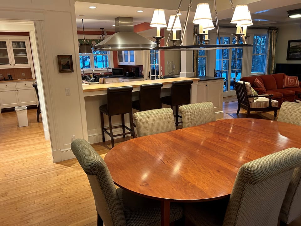 Dining Area / Bar Counter