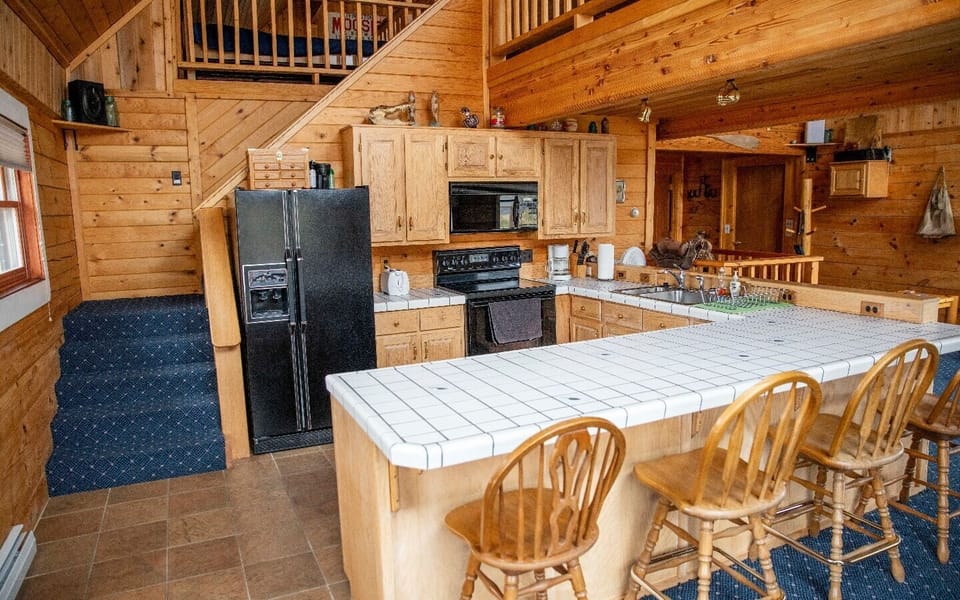 The fully stocked kitchen is complete with the amenities for a great meal!