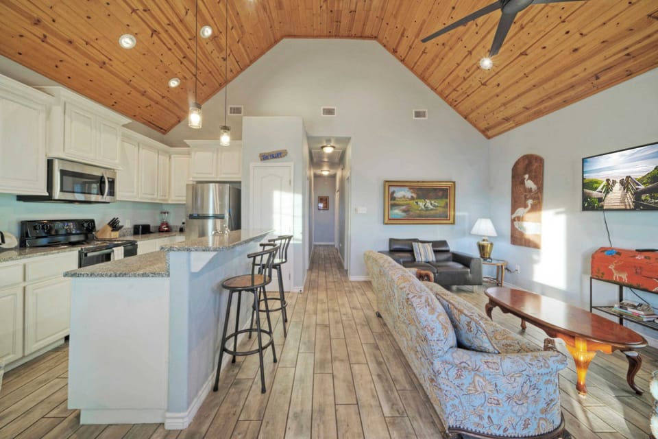 House (6 Bedrooms) | Interior