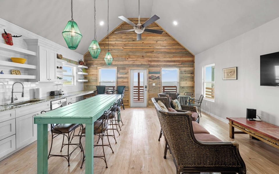 House (5 Bedrooms) | Interior