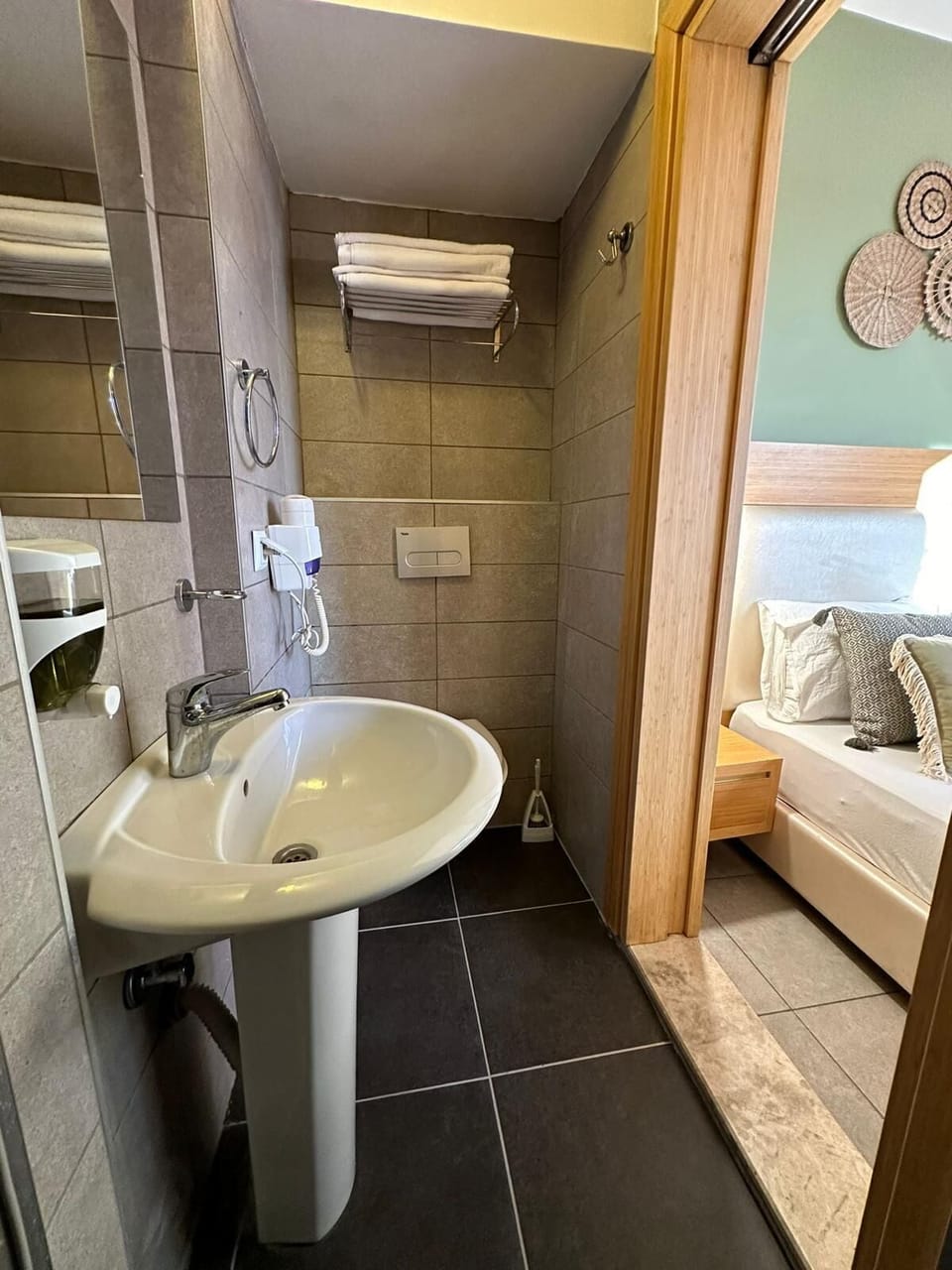 Standard Double Room | Bathroom | Shower, rainfall showerhead, hair dryer, slippers