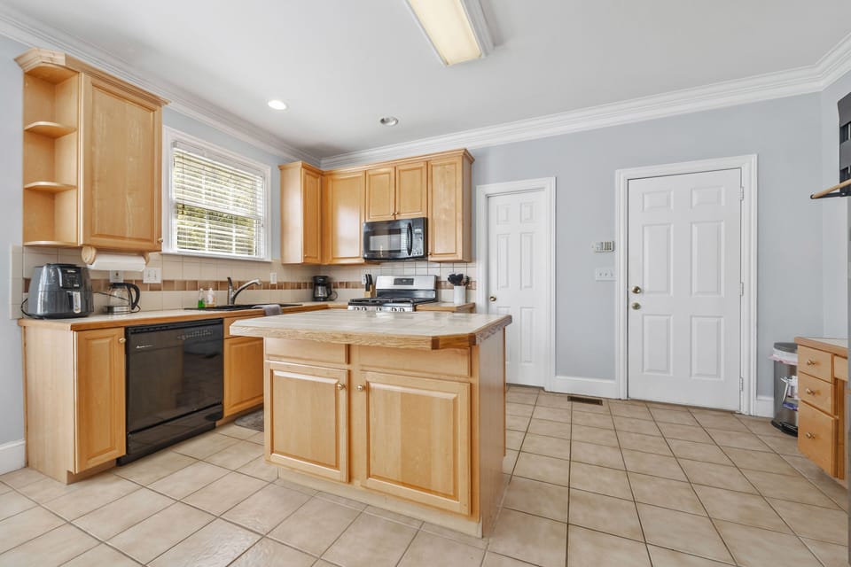 Fully-equipped kitchen