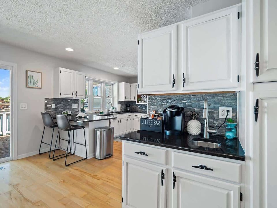 Bright kitchen w/ plenty of cabinetry & workspace for meal prep