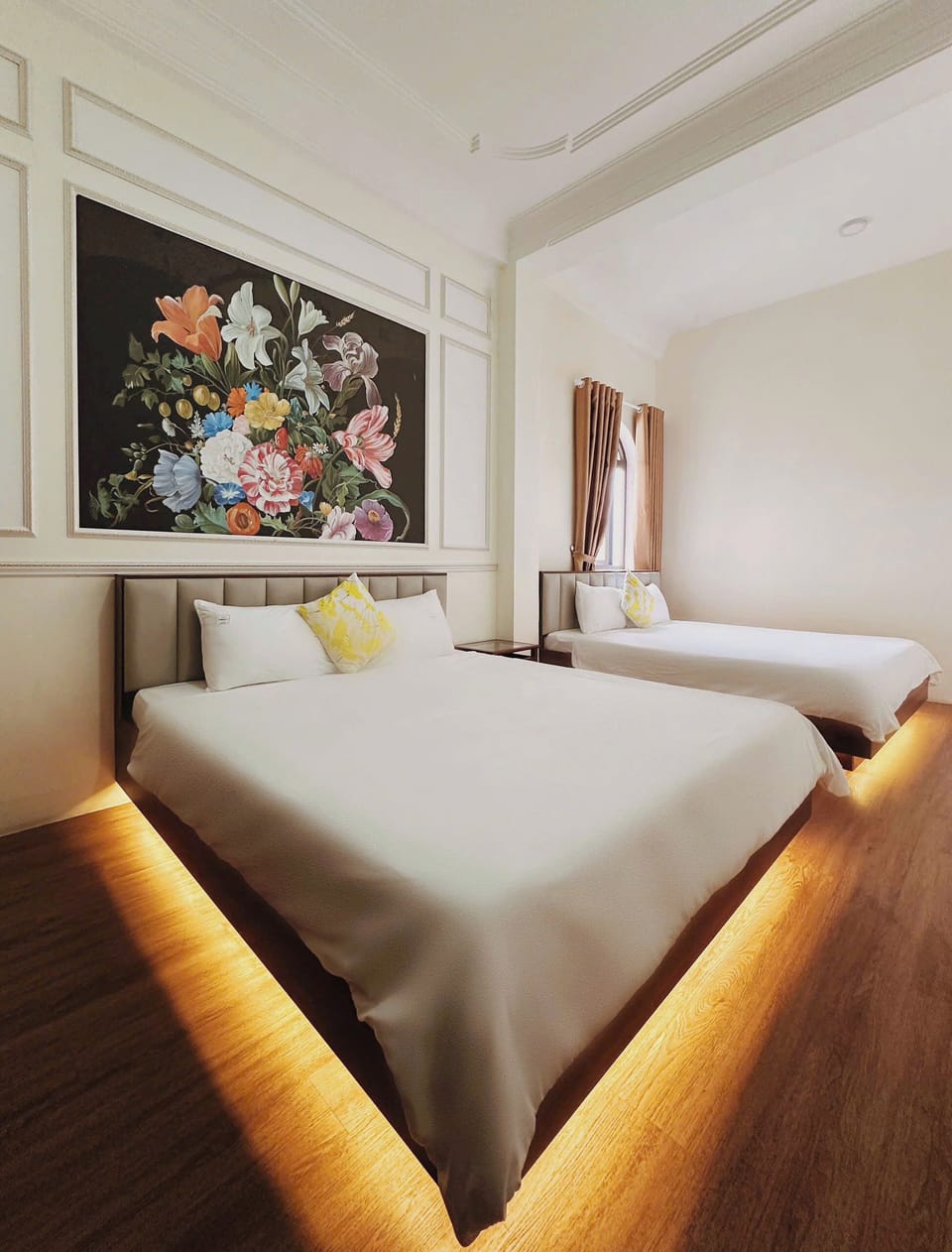 Family Room | Iron/ironing board, free WiFi