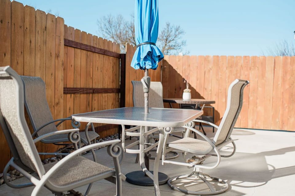 Oaks & Grapes Getaway (1102)