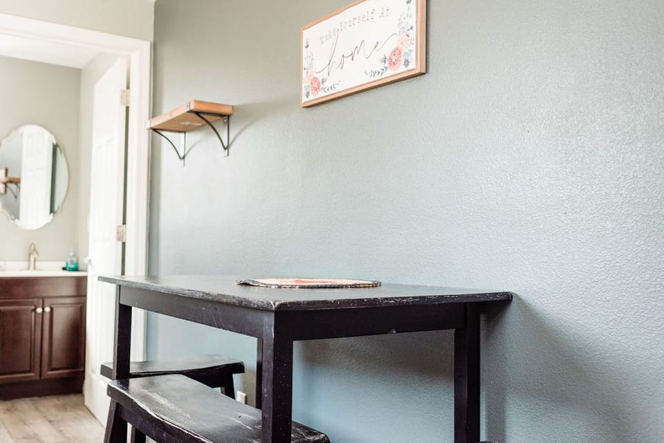 Oaks & Grapes Getaway (1120)