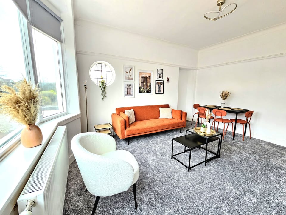 Comfort House, Multiple Beds, Non Smoking, Garden View | Living area | 50-inch Smart TV with digital channels