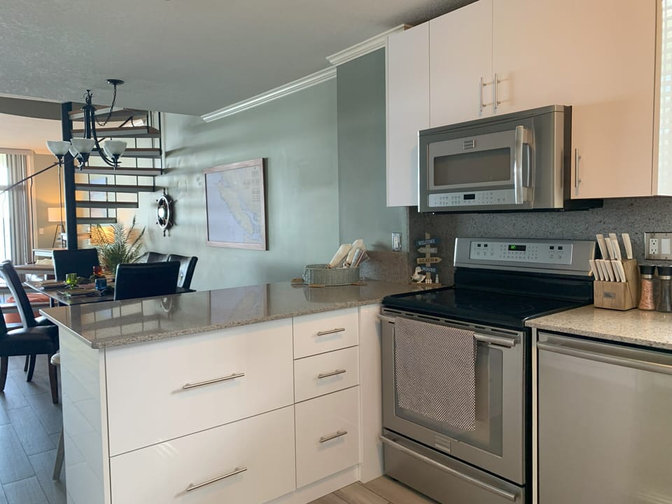 Enjoy preparing that fabulous vacation meal in a fully stocked kitchen.