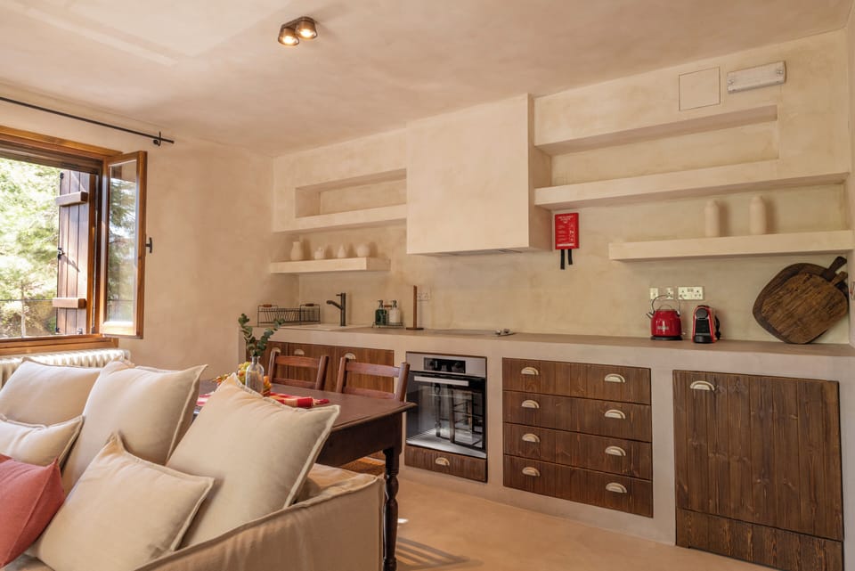 Double Room | Private kitchen | Espresso maker, coffee/tea maker, oven, stovetop
