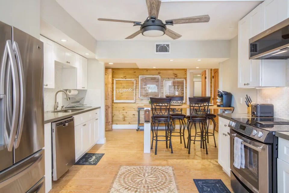 4 Bedroom (sleeps 10) Space