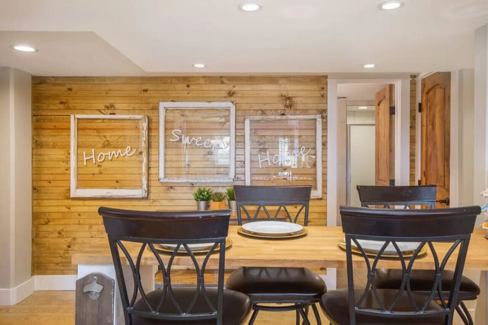 4 Bedroom (sleeps 10) Space