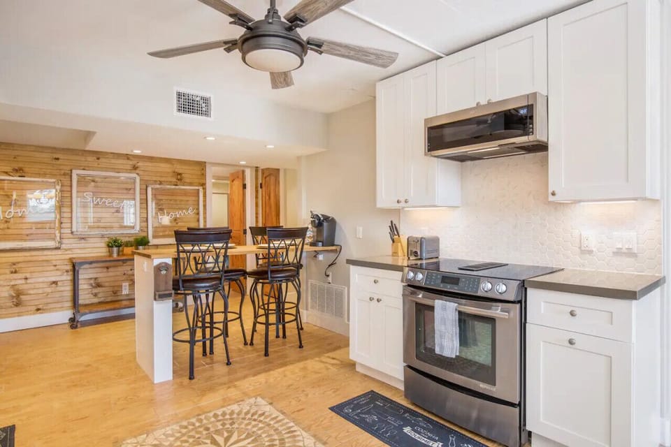 4 Bedroom (sleeps 10) Space