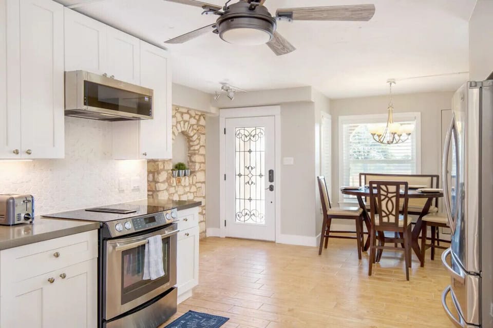 4 Bedroom (sleeps 10) Space