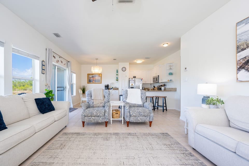 Condo, 2 Bedrooms | Living area
