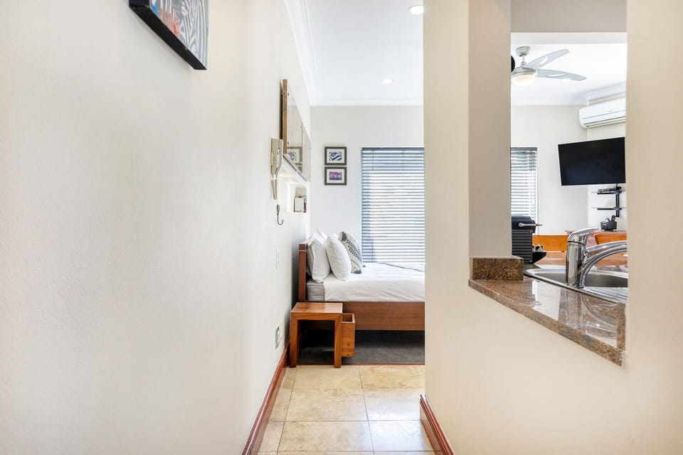Backup-Powered Camps Bay Garden Apartment 18