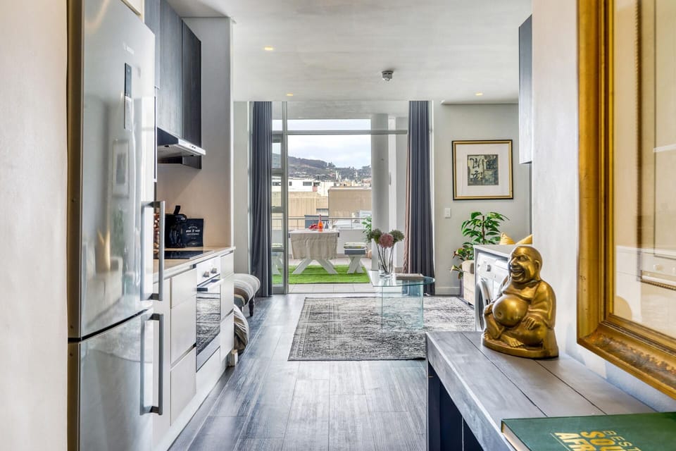 701 Backup-Powered Classic Luxury Apartment 4