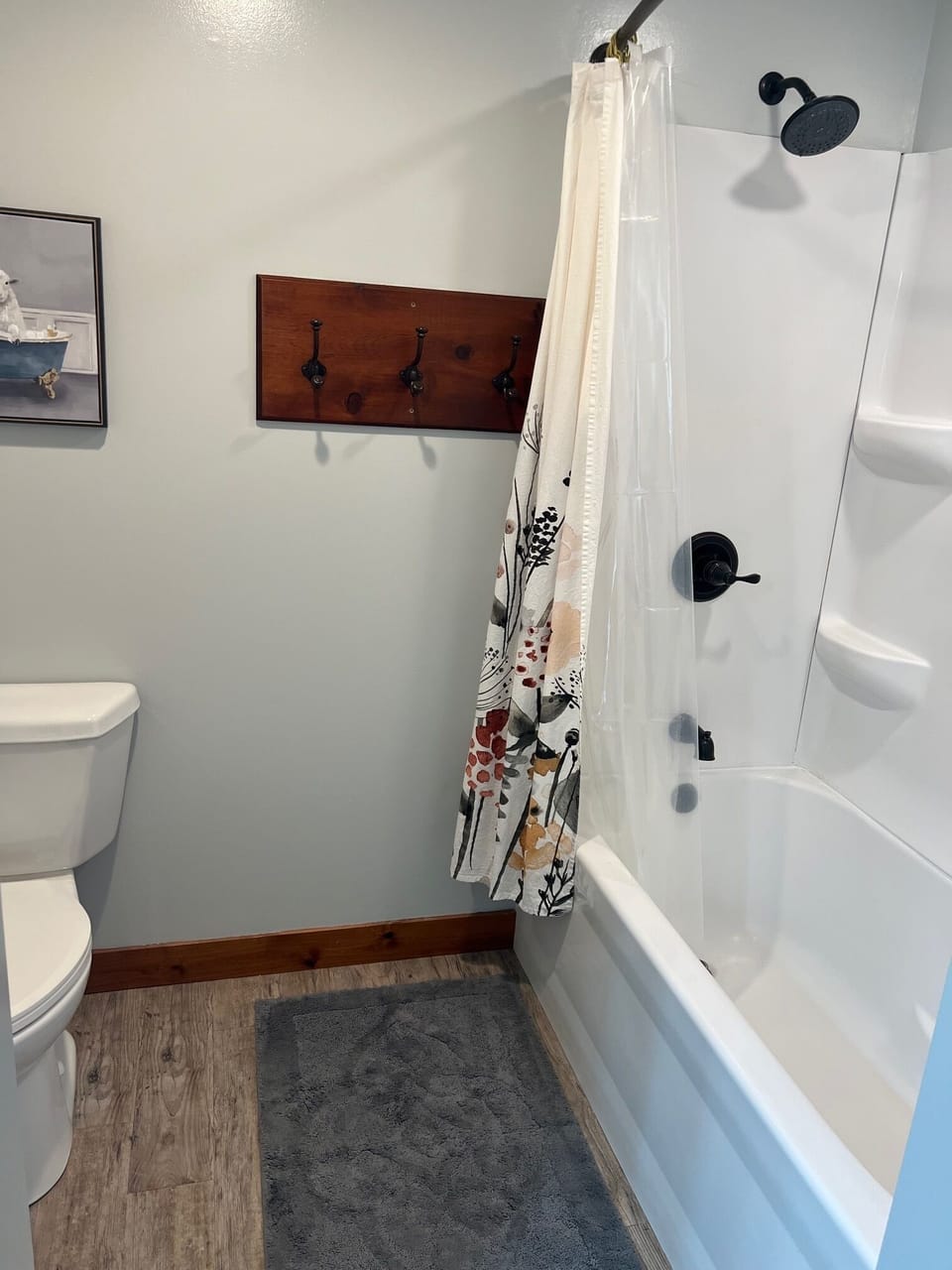 Full tub and shower in Bathroom #2