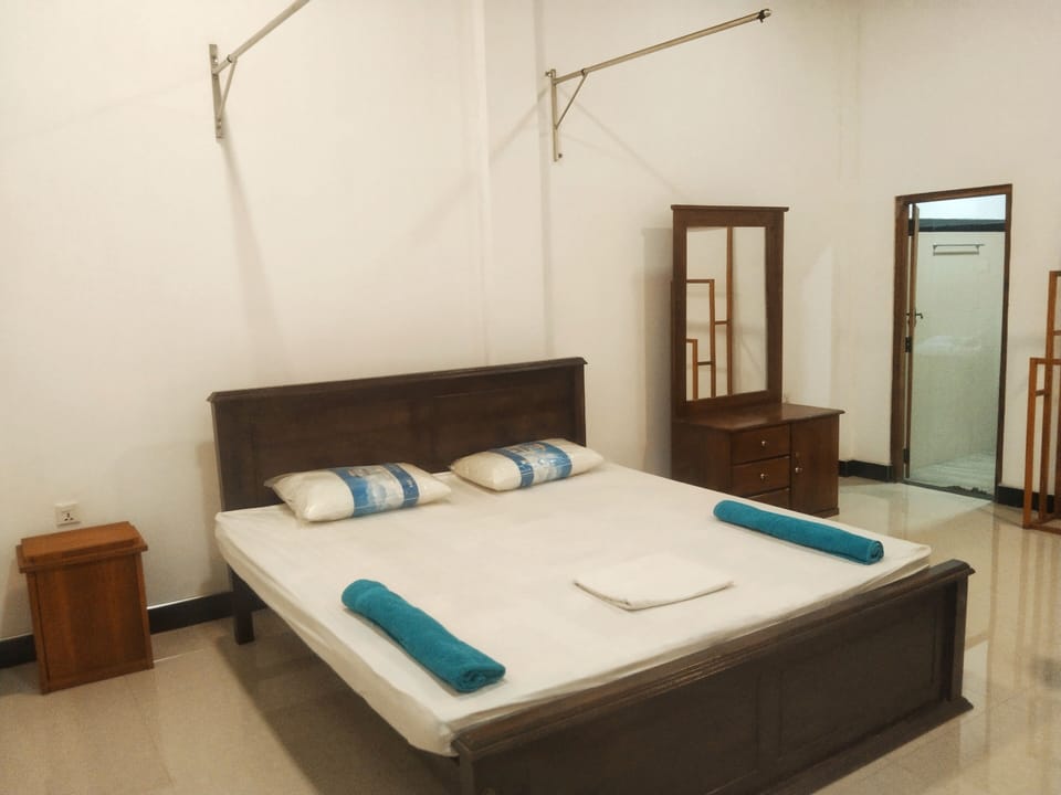 Deluxe Room, 1 King Bed | Soundproofing