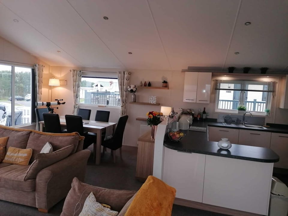 Cabin | Dining