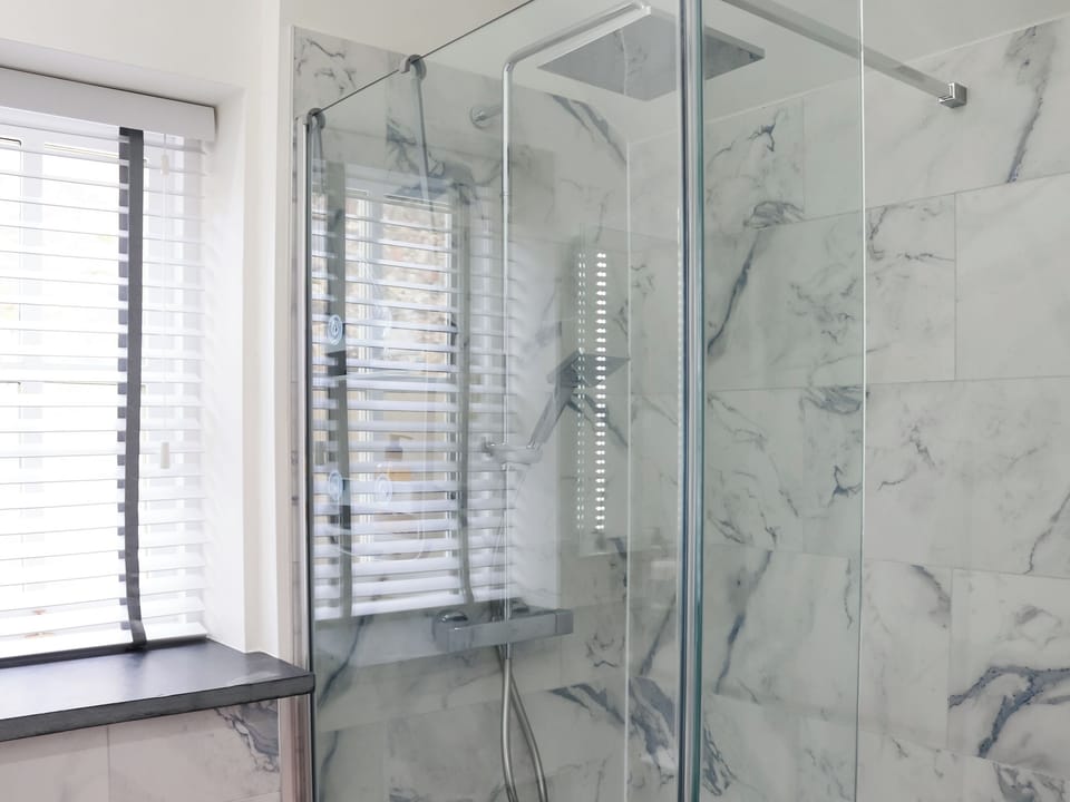 Bathroom | Bwthyn y Celyn, Conwy Town
