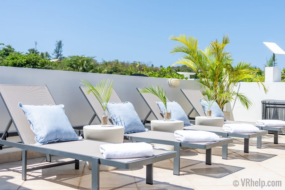 Unit Overview #2: the rear part of our private roofdeck is ready for sunseekers!