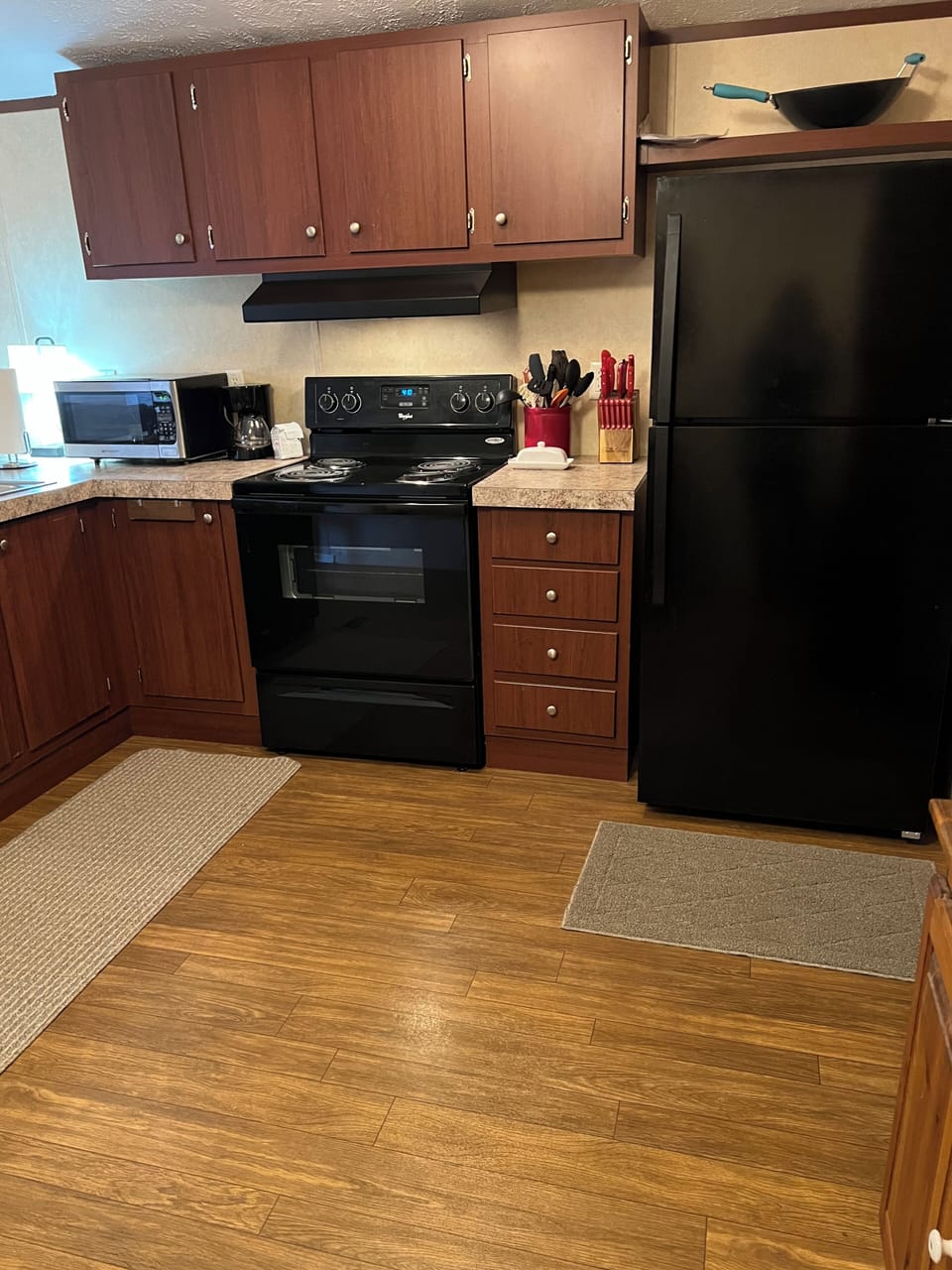 Kitchen  full size appliances
Microwave dishwasher. Keurig coffee maker