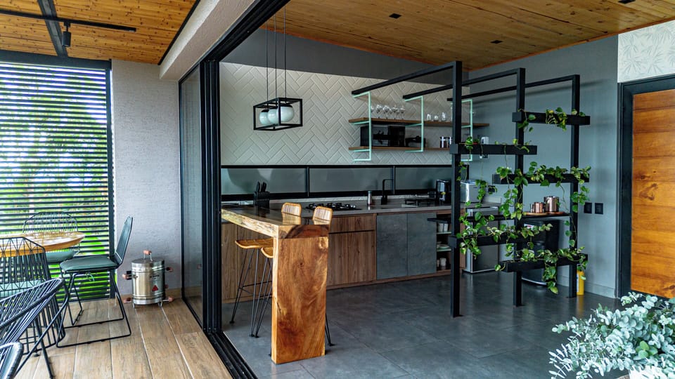 Exclusive Cabin | Private kitchen | Microwave, stovetop, dishwasher, coffee/tea maker