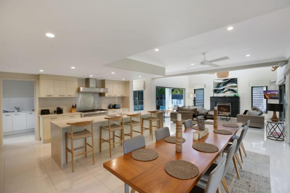 Dining / kitchen