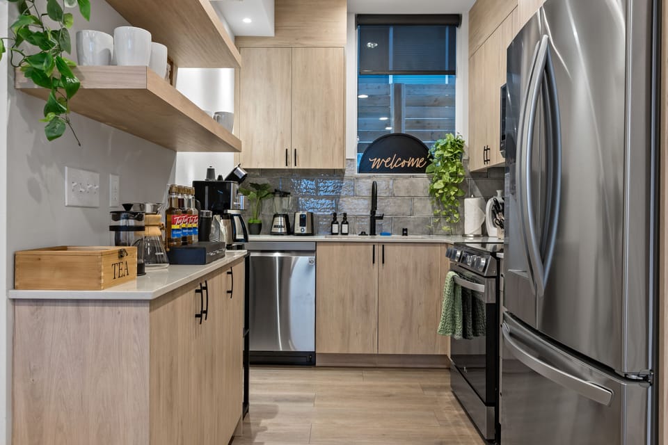 Cook in style! Modern kitchen with premium appliances & ample space awaits you!