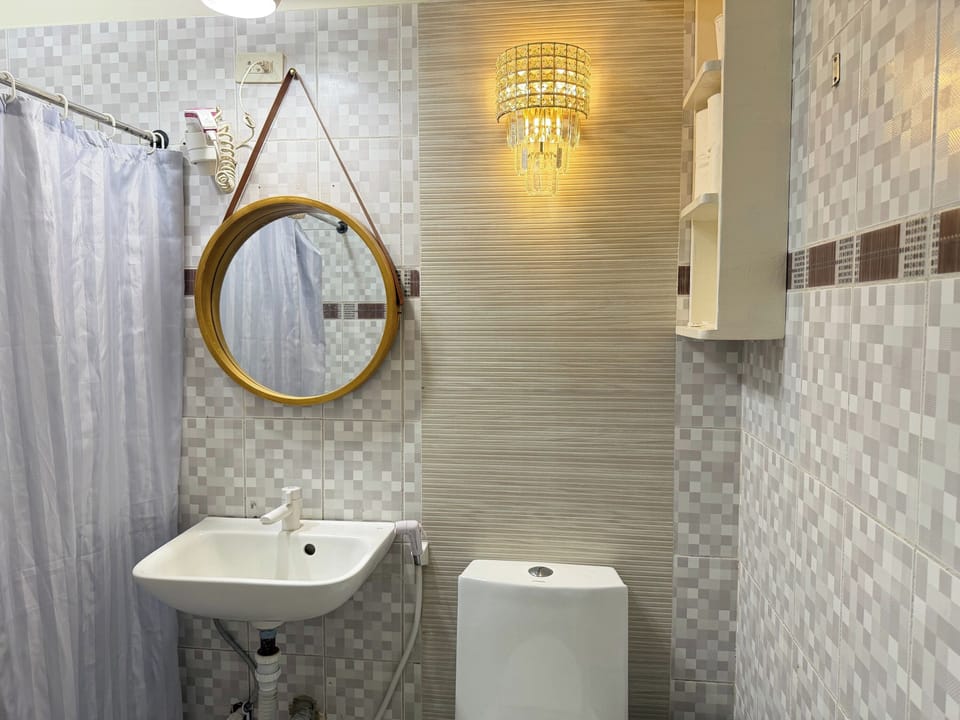 Deluxe Family Room | In-room safe, desk, iron/ironing board, free WiFi